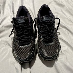 Brooks all black running shoes
